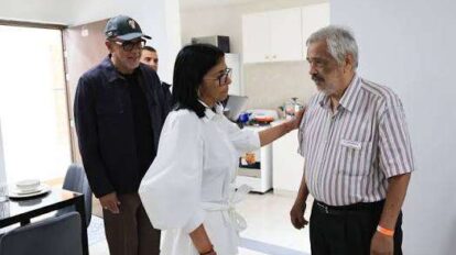 Entregan 87 nuevas viviendas a familias afectadas en Caracas