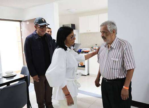 Entregan 87 nuevas viviendas a familias afectadas en Caracas