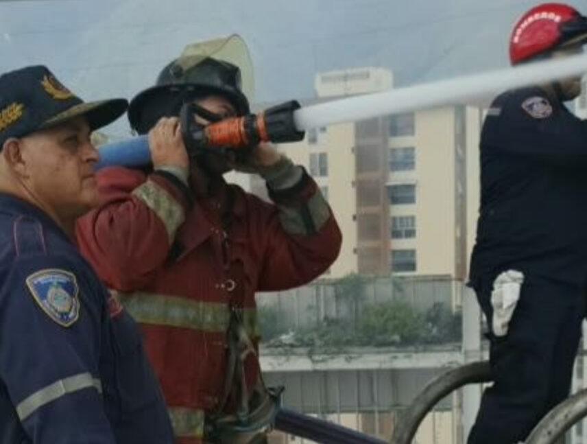 Se mantienen labores de extinción del incendio en Palo Verde