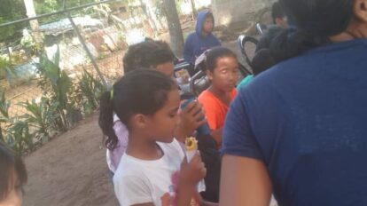 Recolectan cuadernos para niños de Toro Muerto