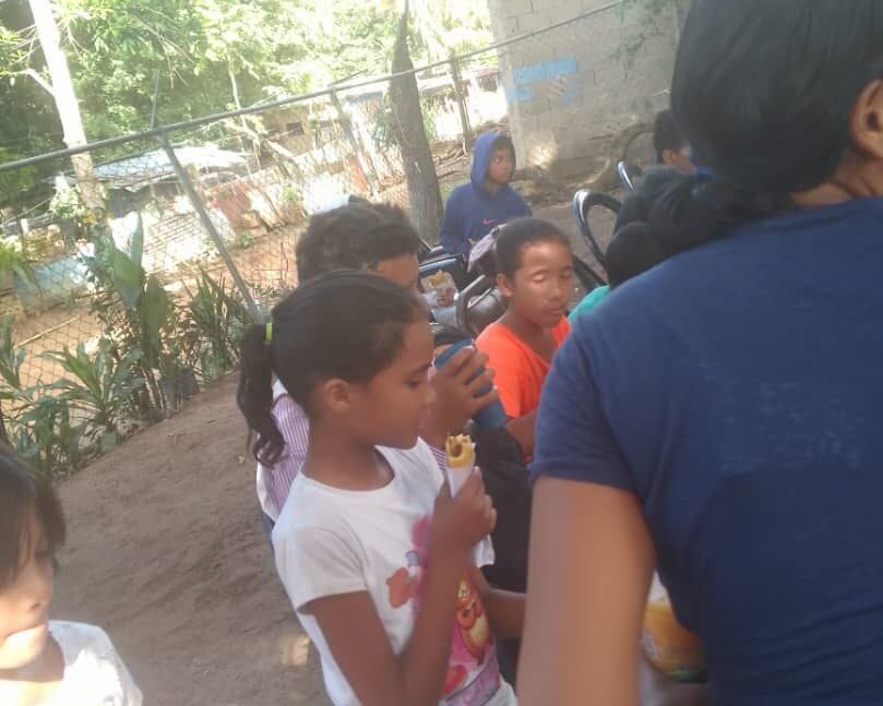 Recolectan cuadernos para niños de Toro Muerto