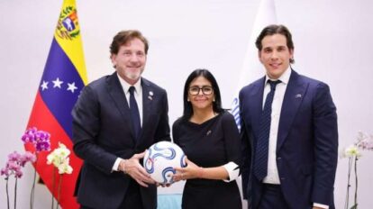 Presidenta sostuvo encuentro con autoridades de la Conmebol y la FVF