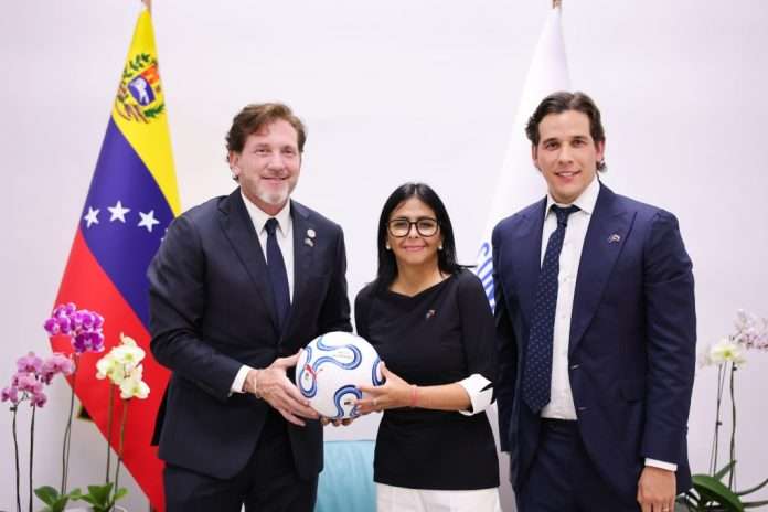 Presidenta sostuvo encuentro con autoridades de la Conmebol y la FVF