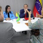 Venezuela y Brasil revisan agenda común de cooperación