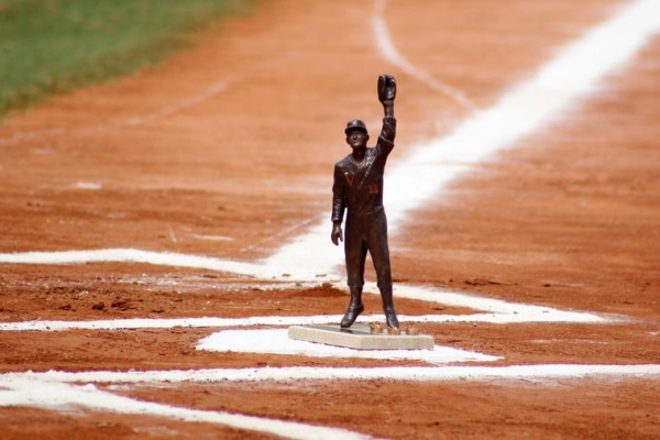 Premio Luis Aparicio reposará en Salón de la Fama en Cooperstown