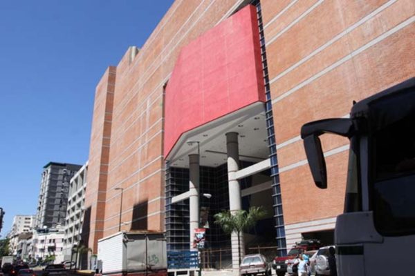 Extienden “plan de ahorro energético” en centros comerciales
