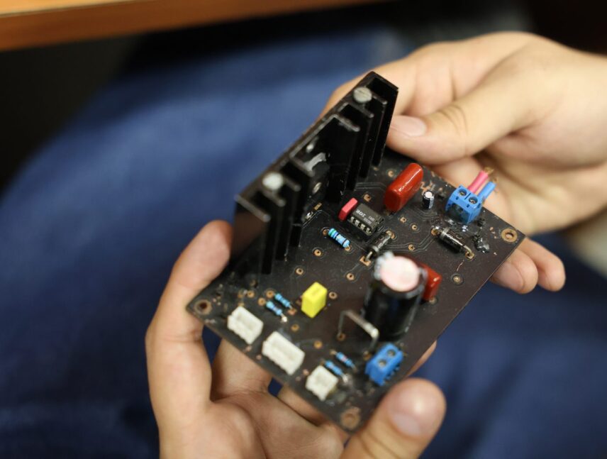 Ingenieros venezolanos avanzan en creación de electrobisturí para uso veterinario