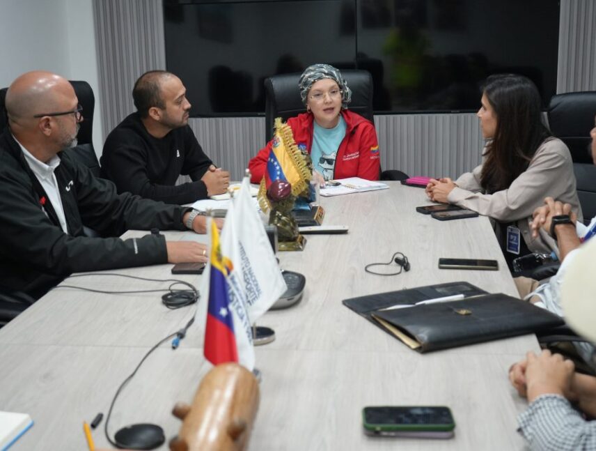 Intt impulsa articulación con sector automotriz para optimizar trámites vehiculares