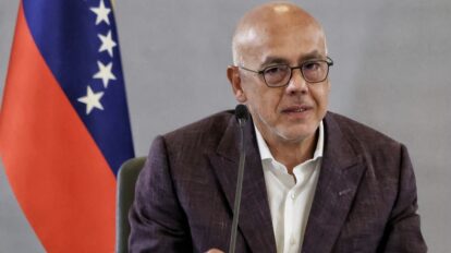 Jorge Rodríguez garantiza elecciones y descarta veto a Machado