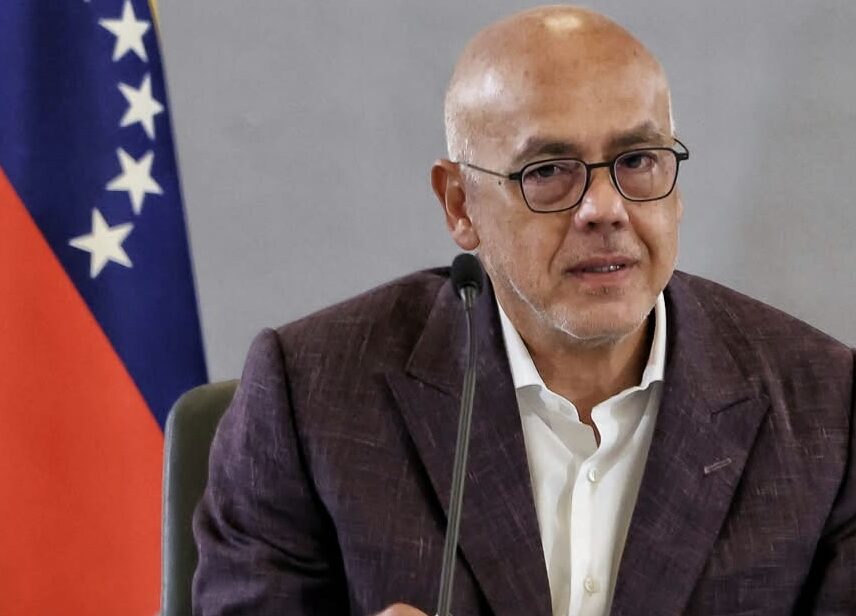 Jorge Rodríguez garantiza elecciones y descarta veto a Machado