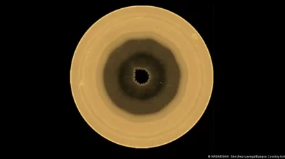 Astrónomos detectan gigante figura de 10 lados en Saturno