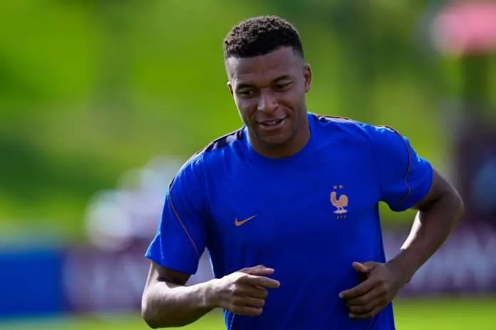 Mbappé resta importancia a la “polémica” con Dembélé