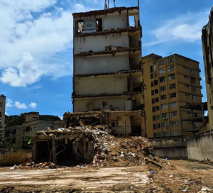 Demolición edificio Moisés
