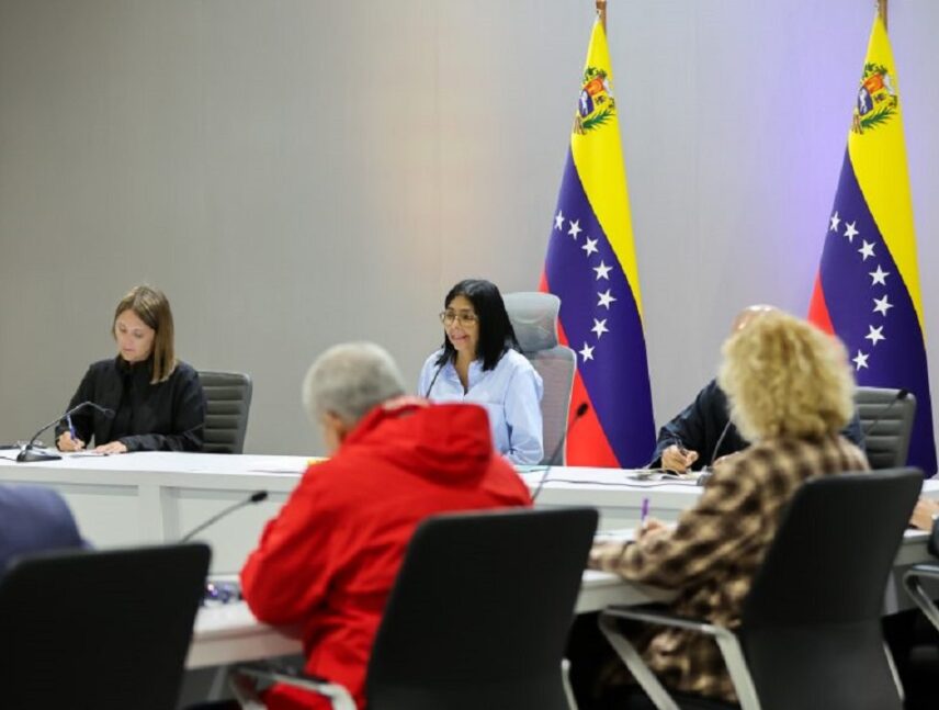 Delcy Rodríguez se reunió con sindicatos y empresarios
