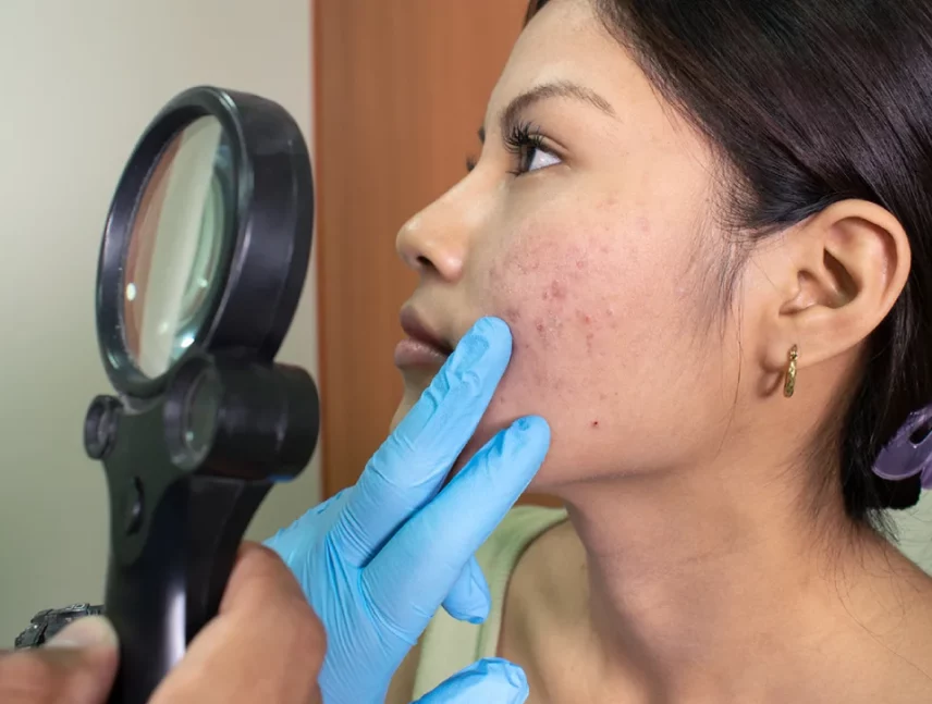 Sociedad dermatológica rechaza contenido de influencers sobre área de salud