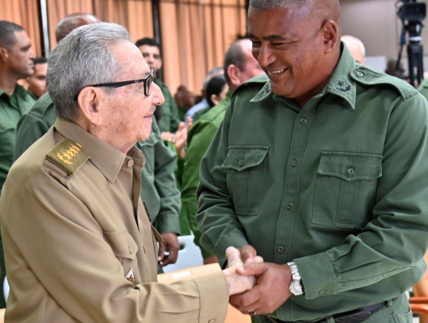 Raúl Castro reaparece tras rumores sobre su salud