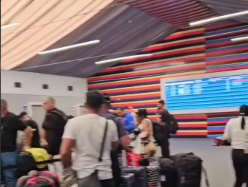 obra Carlos Cruz-Diez en aeropuerto maiquetia
