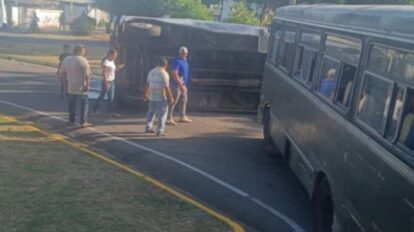 Choque de autobuses en El Roble