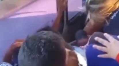 joven dio a luz en autobús en Zulia