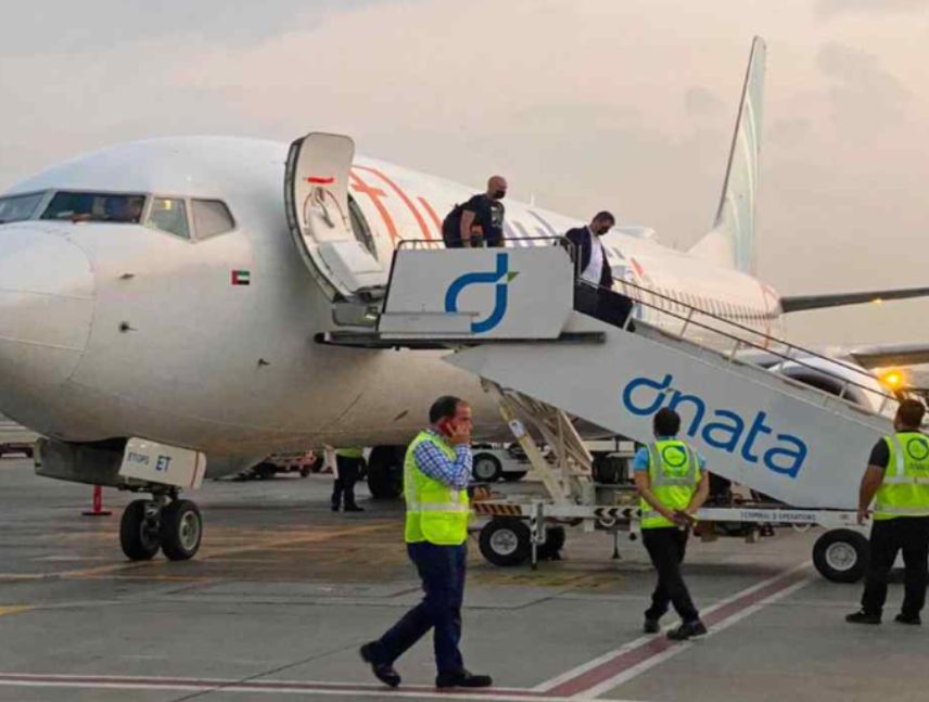 avión de FlyDubai desviado a Arabia Saudí