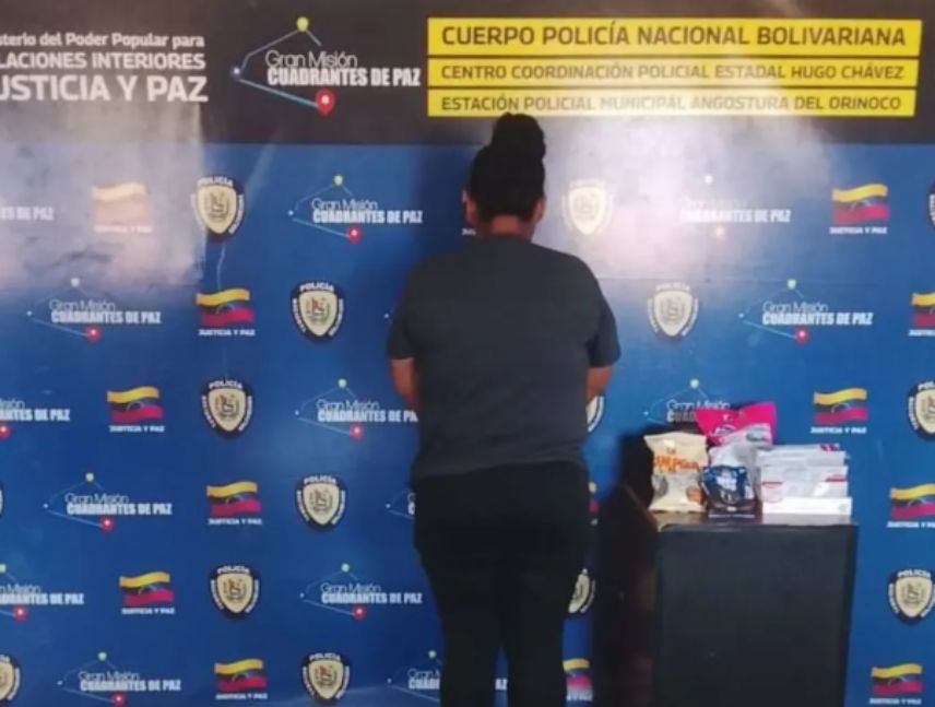 mujer detenida por presunto hurto en Angostura