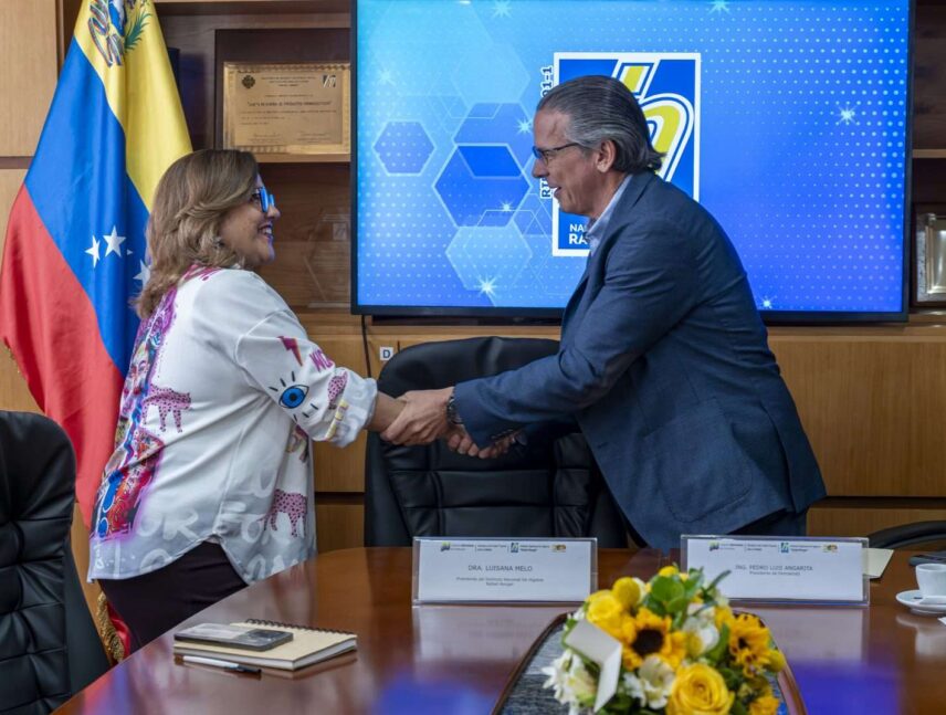 Firman acuerdos para activar Centros de Farmacovigilancia en red pública y privada