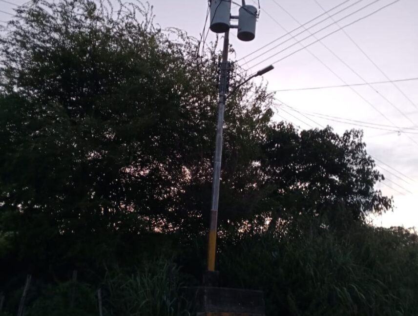 Sin electricidad por fallo de transformador en Brisas del Sur
