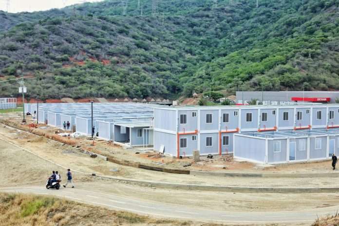 Jorge Rodríguez inspecciona construcción de viviendas en Ciudad Caribia