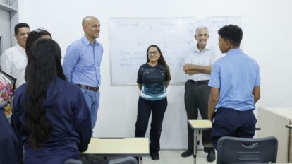 Entrega de bolsos y uniformes llegará a un millón de niños