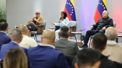 Presidenta (e) lidera reunión de trabajo con gobernadores, alcaldes y Alto Mando Político