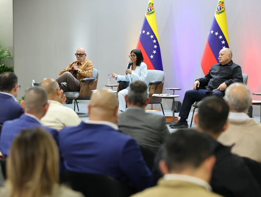 Presidenta (e) lidera reunión de trabajo con gobernadores, alcaldes y Alto Mando Político