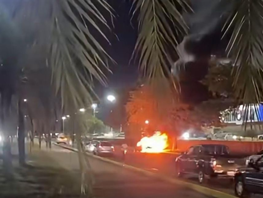 Se incendió un vehículo cerca del CC Orinokia Mall