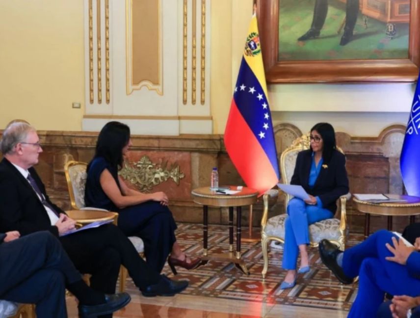 Delcy Rodríguez recibe a la directora regional del Pnud