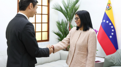 Delcy Rodríguez se reúne con el embajador de China en Venezuela