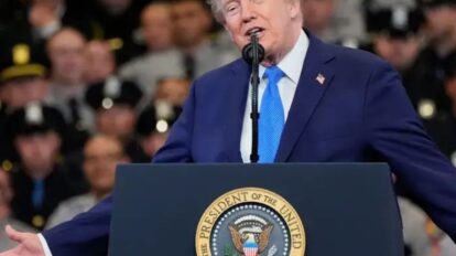 Trump amenaza a Irán con golpe severo si responde a ataques