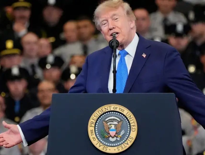 Trump amenaza a Irán con golpe severo si responde a ataques