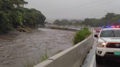 El río Guaire registró cinco crecidas en agosto por lluvias