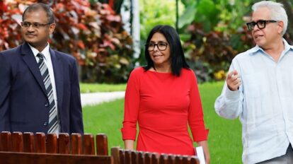 Delcy Rodríguez firma acuerdo con Centro Greens de la India