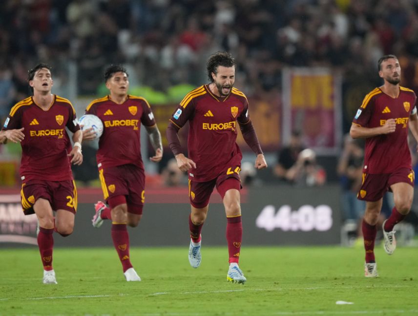 La Roma remontó para tomar el liderato de la Serie A