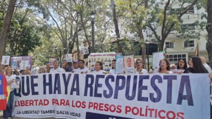Familiares de presos políticos protestan frente a la Defensoría del Pueblo