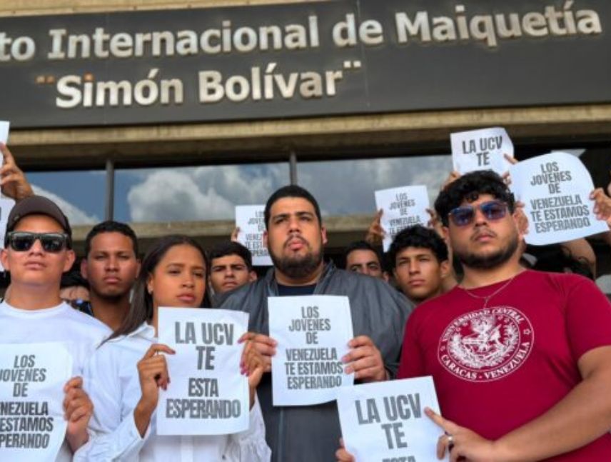 Estudiantes en Maiquetía rechazan bloqueo a María Corina Machado