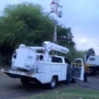 Instalan transformador tras una semana sin luz en Brisas del Sur