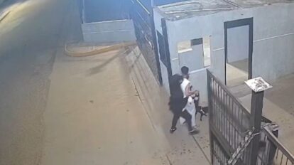 Cámara de seguridad registra asalto a un joven en Paratepuy