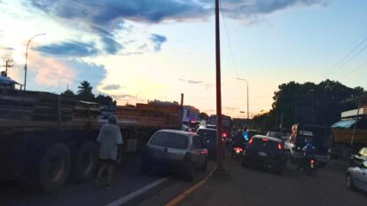 Reportan protesta en el cruce de El Rosario por fallas eléctricas