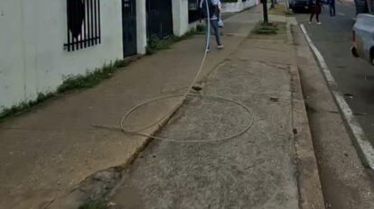 Guaya caída en avenida de Ciudad Bolívar afecta a comercios