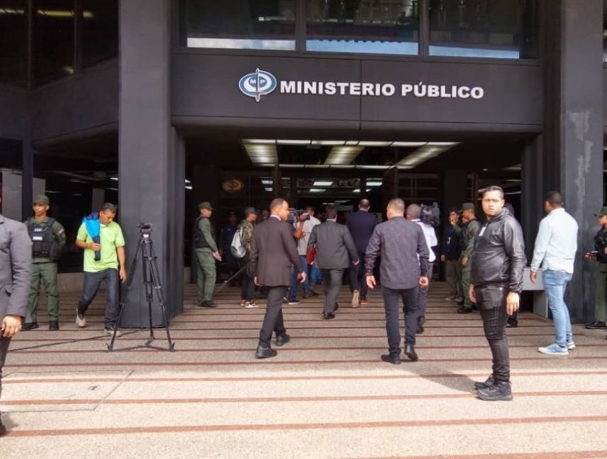 Ordenan retirar de redes del MP imágenes de procesados