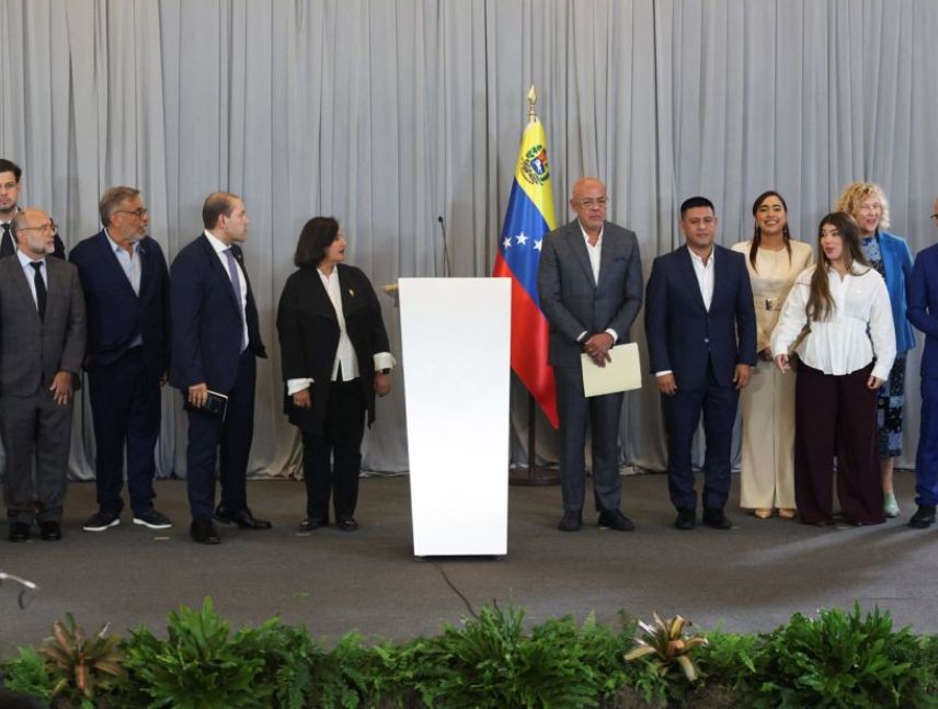 Convoca a medios para la segunda ronda de diálogo en Caracas