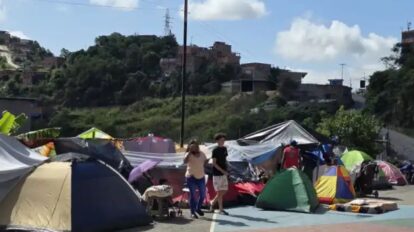 Familias en refugios exigen atención ante condiciones precarias