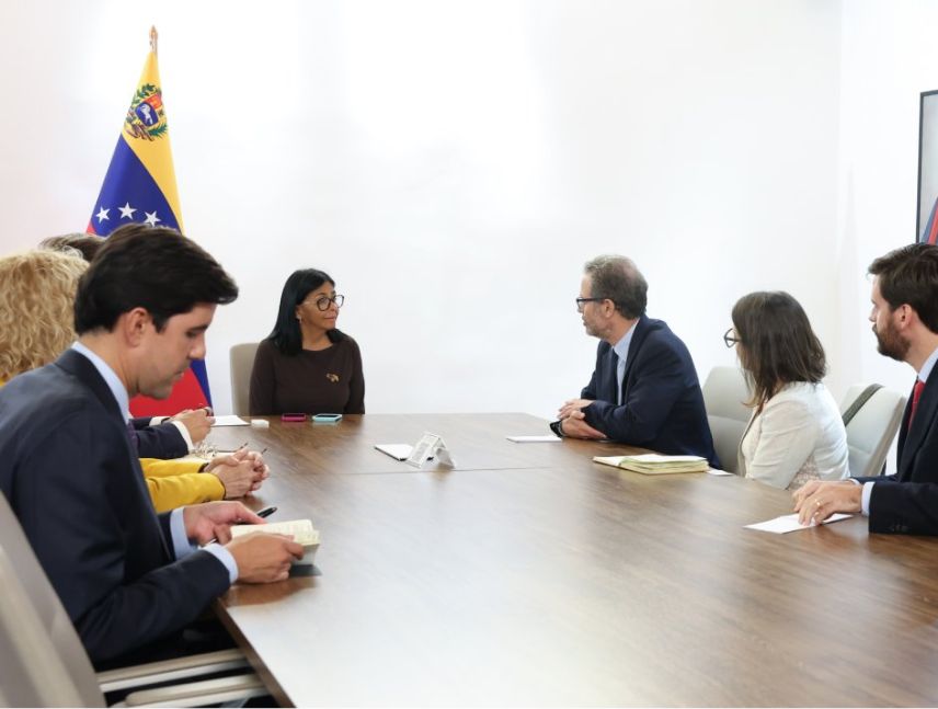 Delcy Rodríguez se reunió con representantes de Human Rights Watch