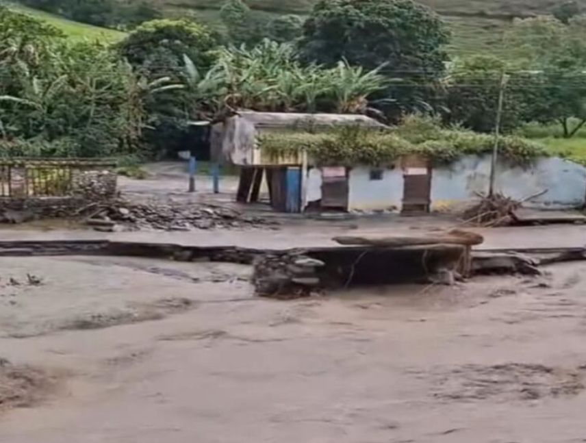 Colapso de puente en Aricagua aísla sectores agrícolas